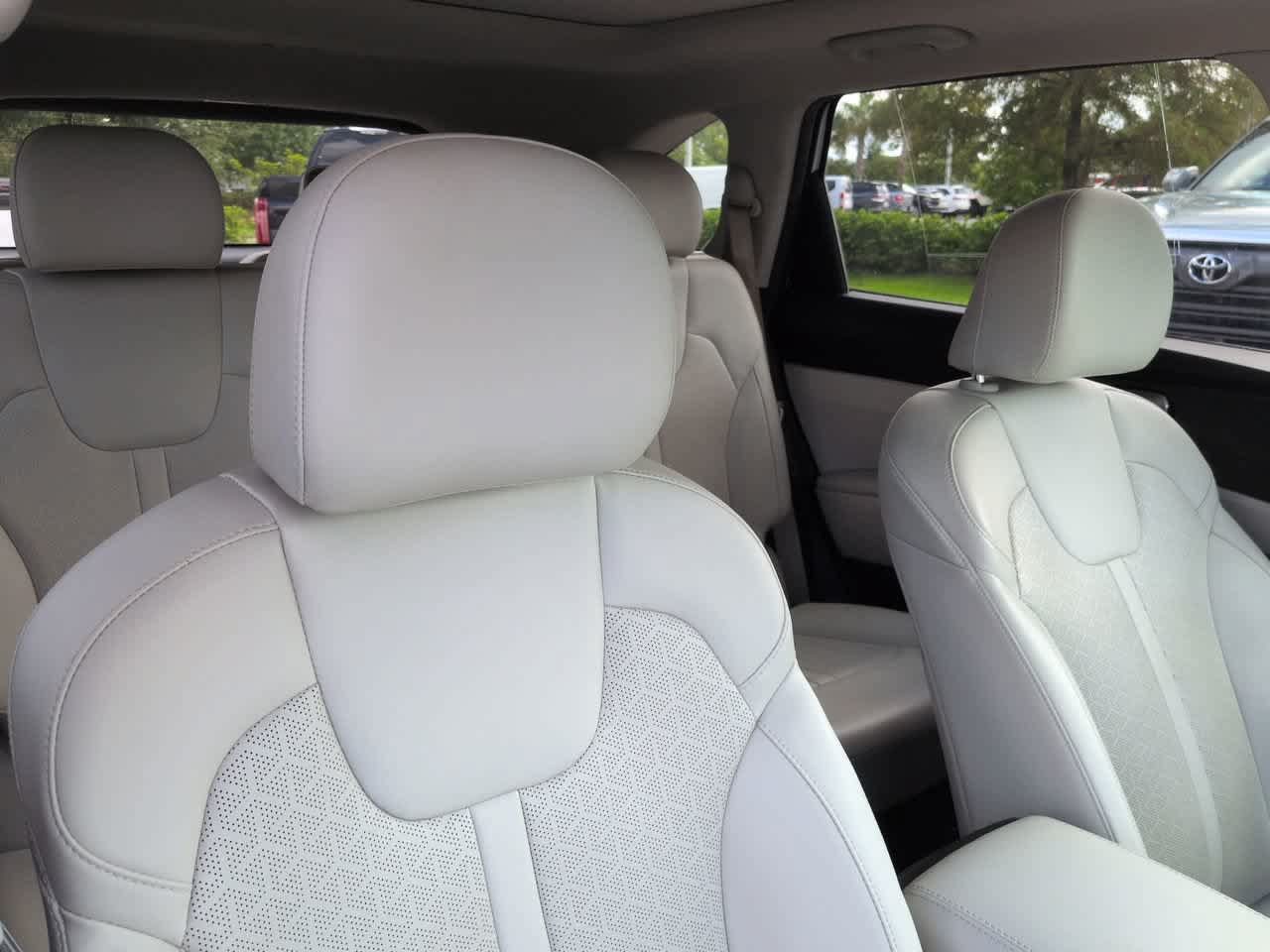 Used 2023 Kia Sorento S w/ Panoramic Sunroof Package FWD image 7