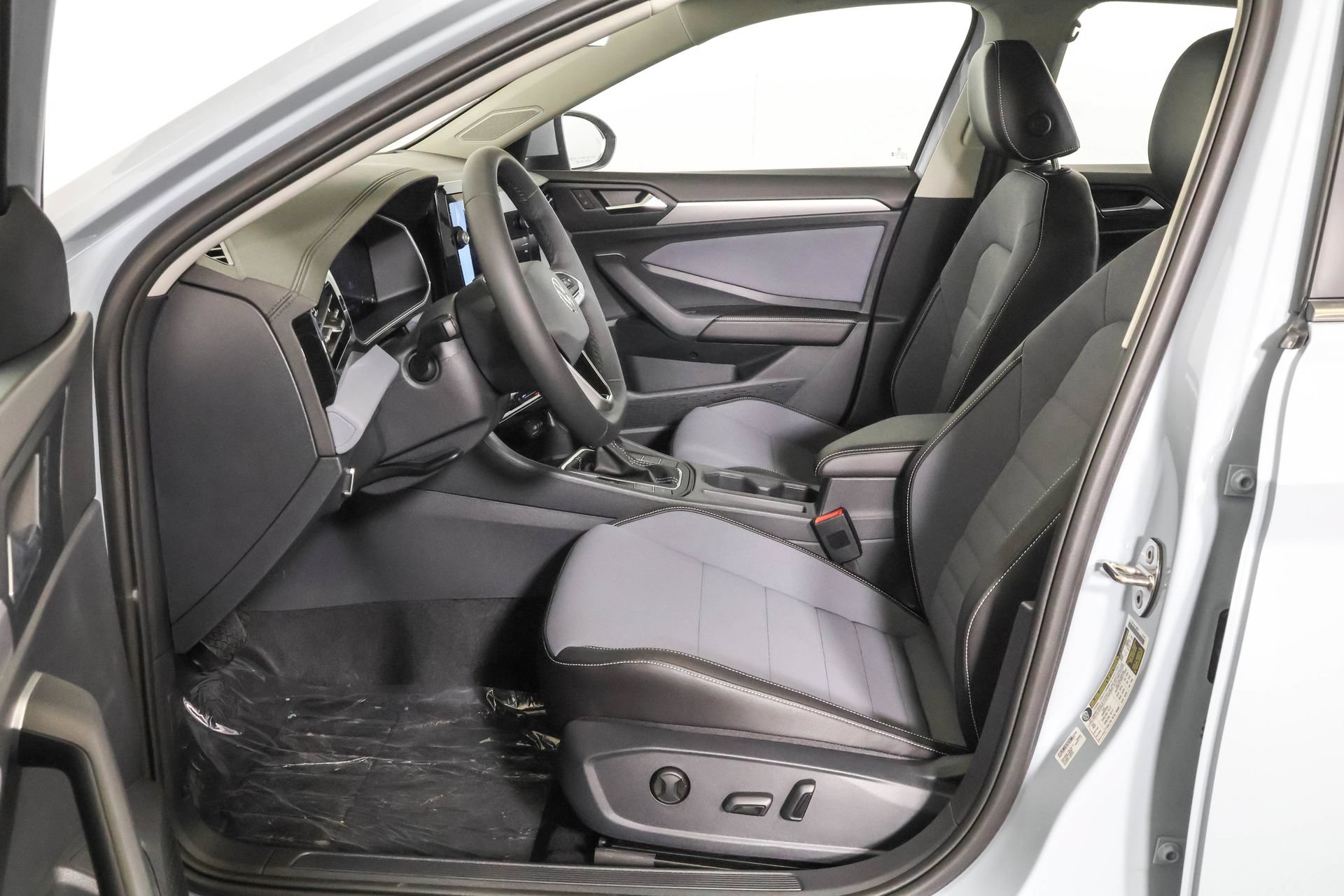 Used 2026 Volkswagen Jetta SE FWD image 6