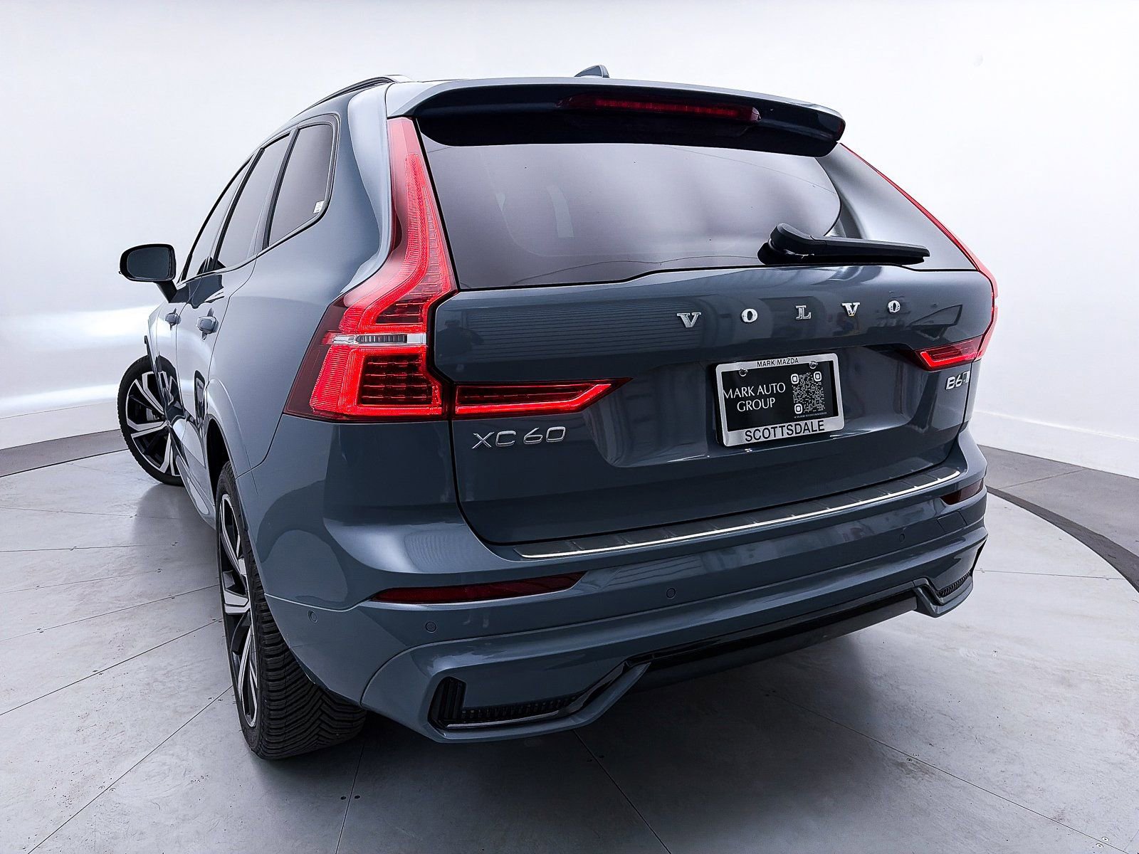 Used 2023 Volvo XC60 B6 Ultimate w/ Protection Package Premier image 11