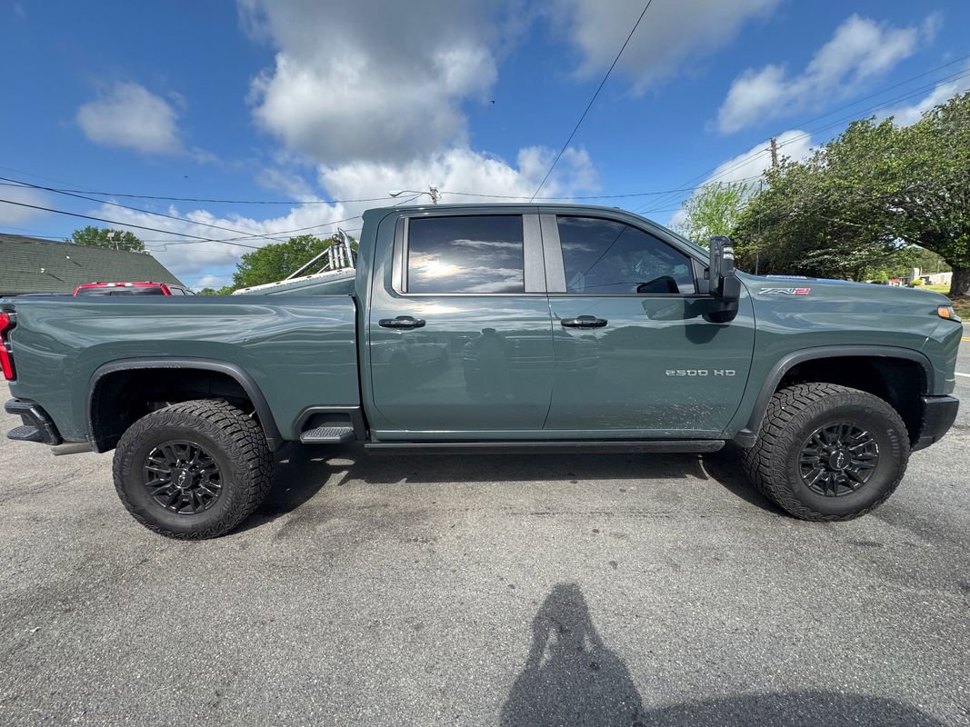 Used 2025 Chevrolet Silverado 2500 ZR2 w/ Technology Package image 3