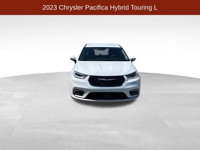 Used 2023 Chrysler Pacifica Touring-L FWD image 2