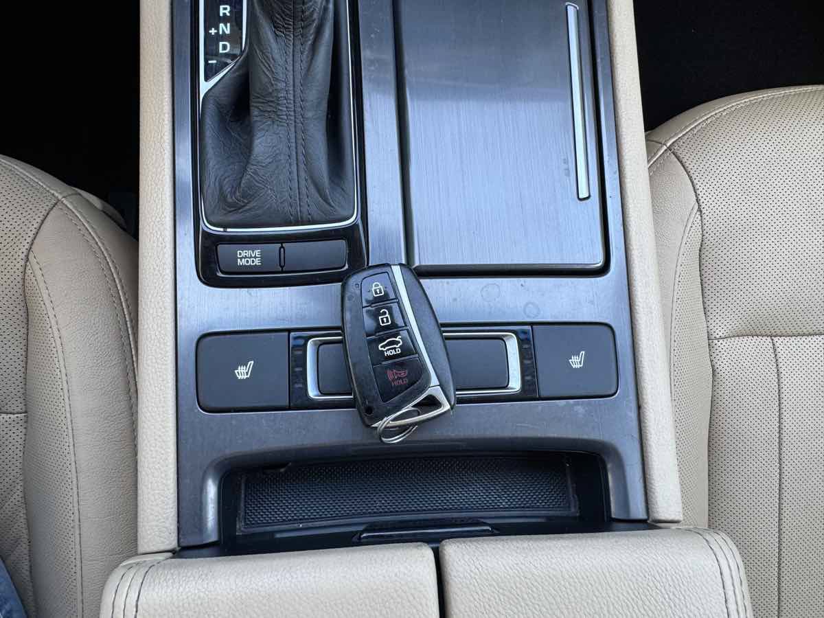 Used 2015 Hyundai Genesis 3.8 RWD image 49