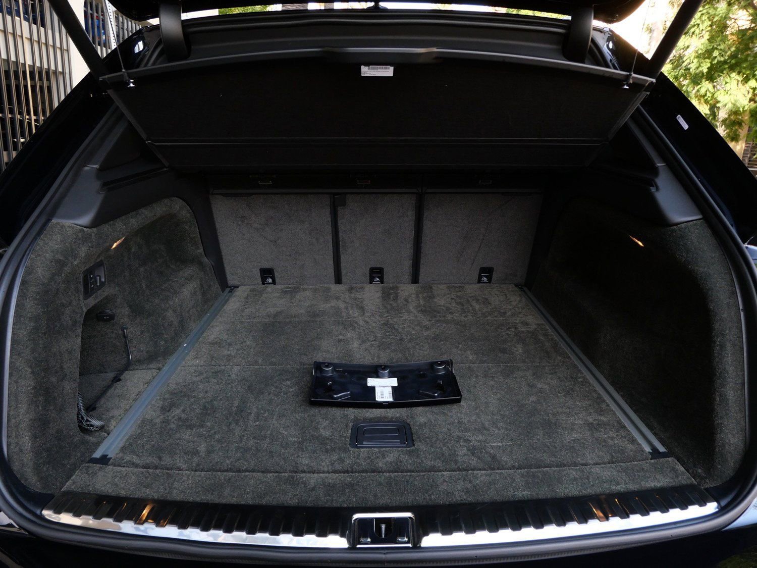 Used 2022 Bentley Bentayga image 23