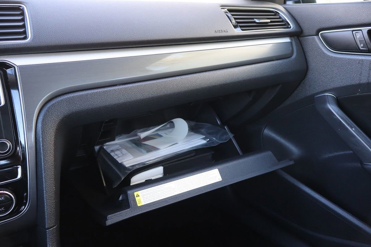 Used 2018 Volkswagen Passat 2.0T R-Line image 37