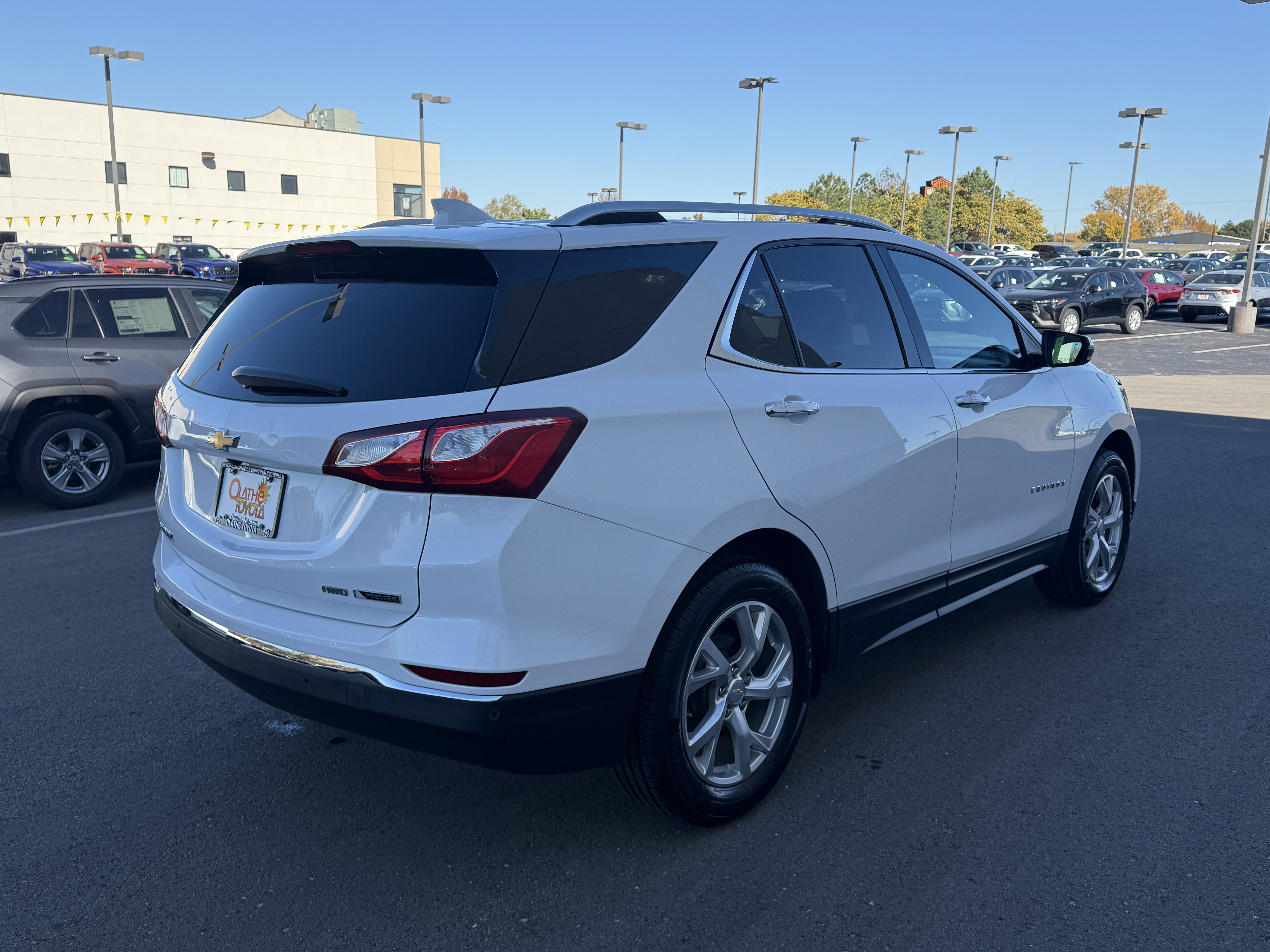 Used 2018 Chevrolet Equinox Premier image 7