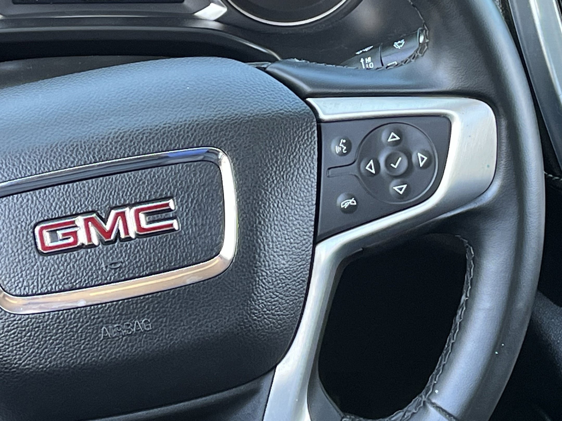 Used 2023 GMC Acadia SLT FWD image 16
