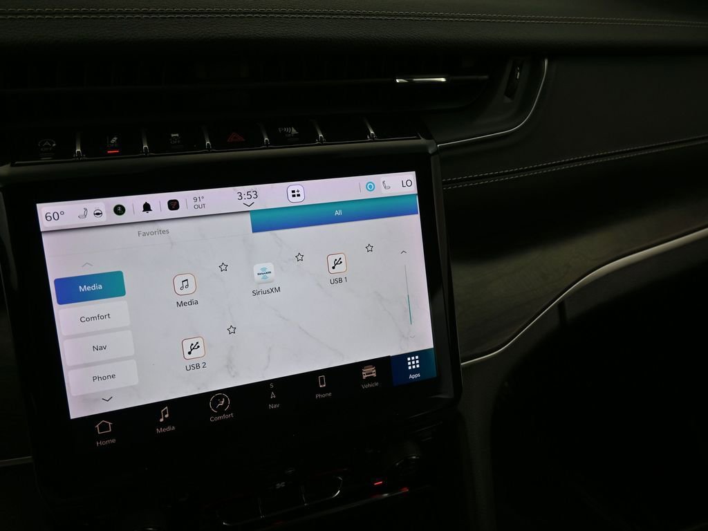 Used 2024 Jeep Grand Cherokee L Limited w/ Black Appearance Package image 20