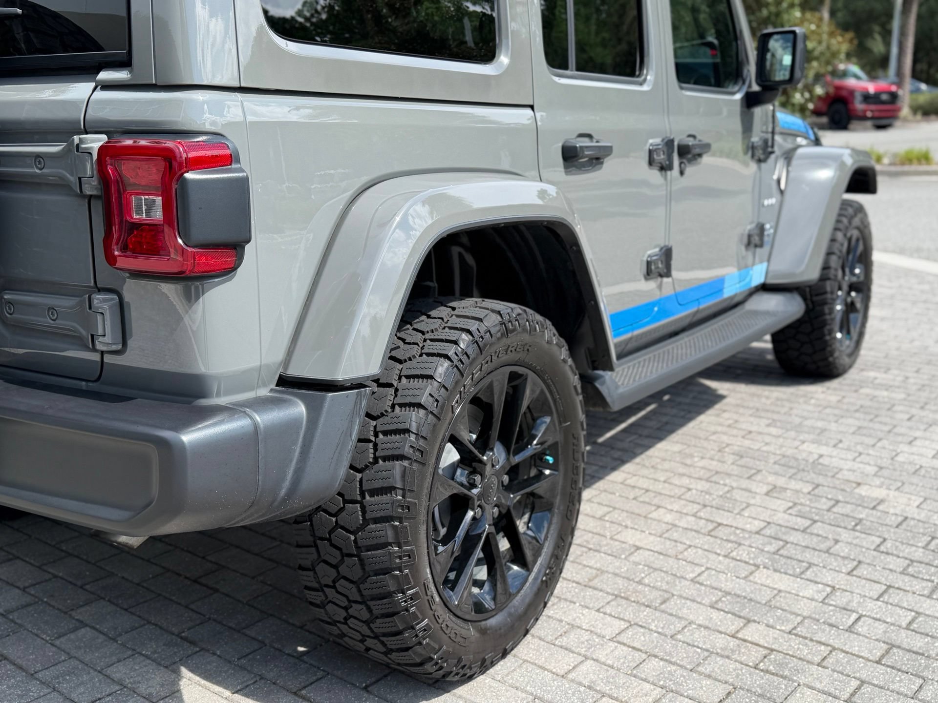 Used 2021 Jeep Wrangler Unlimited Sahara w/ Cold Weather Group AWD/4WD image 14