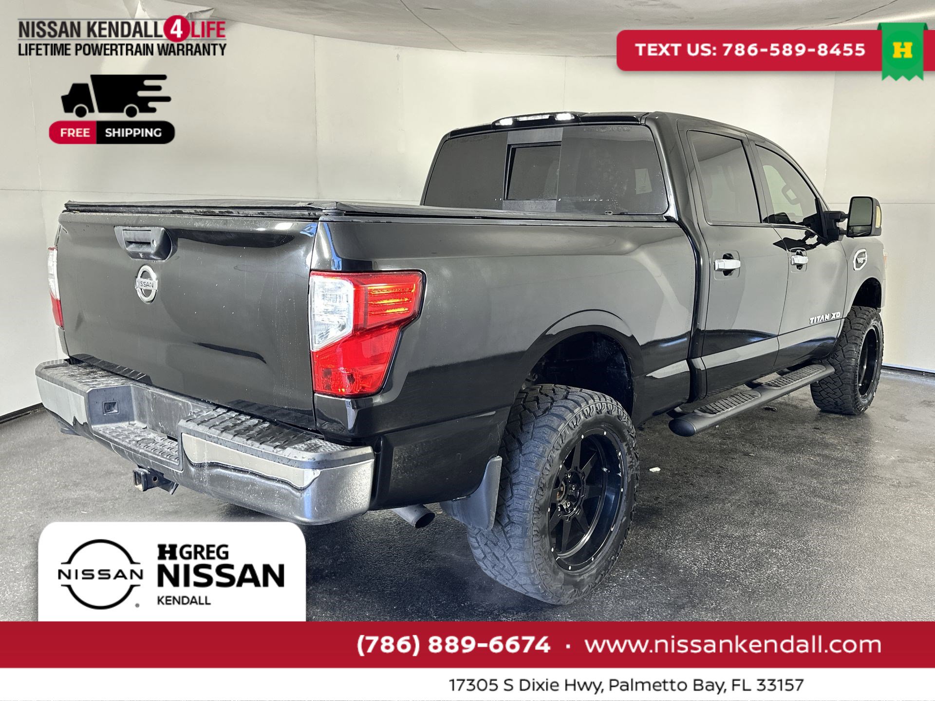 Used 2018 Nissan Titan SV image 11