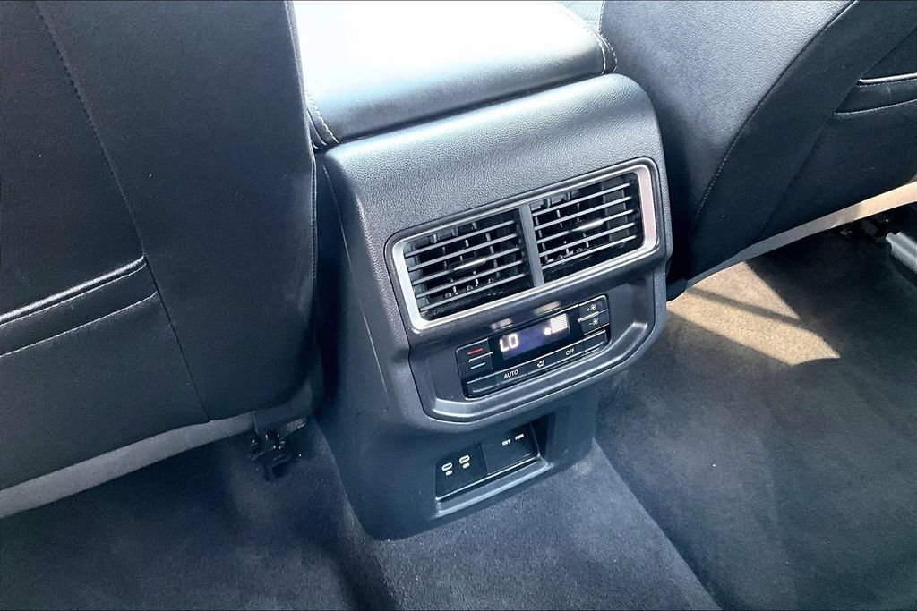Used 2025 Volkswagen Atlas SE AWD/4WD image 24