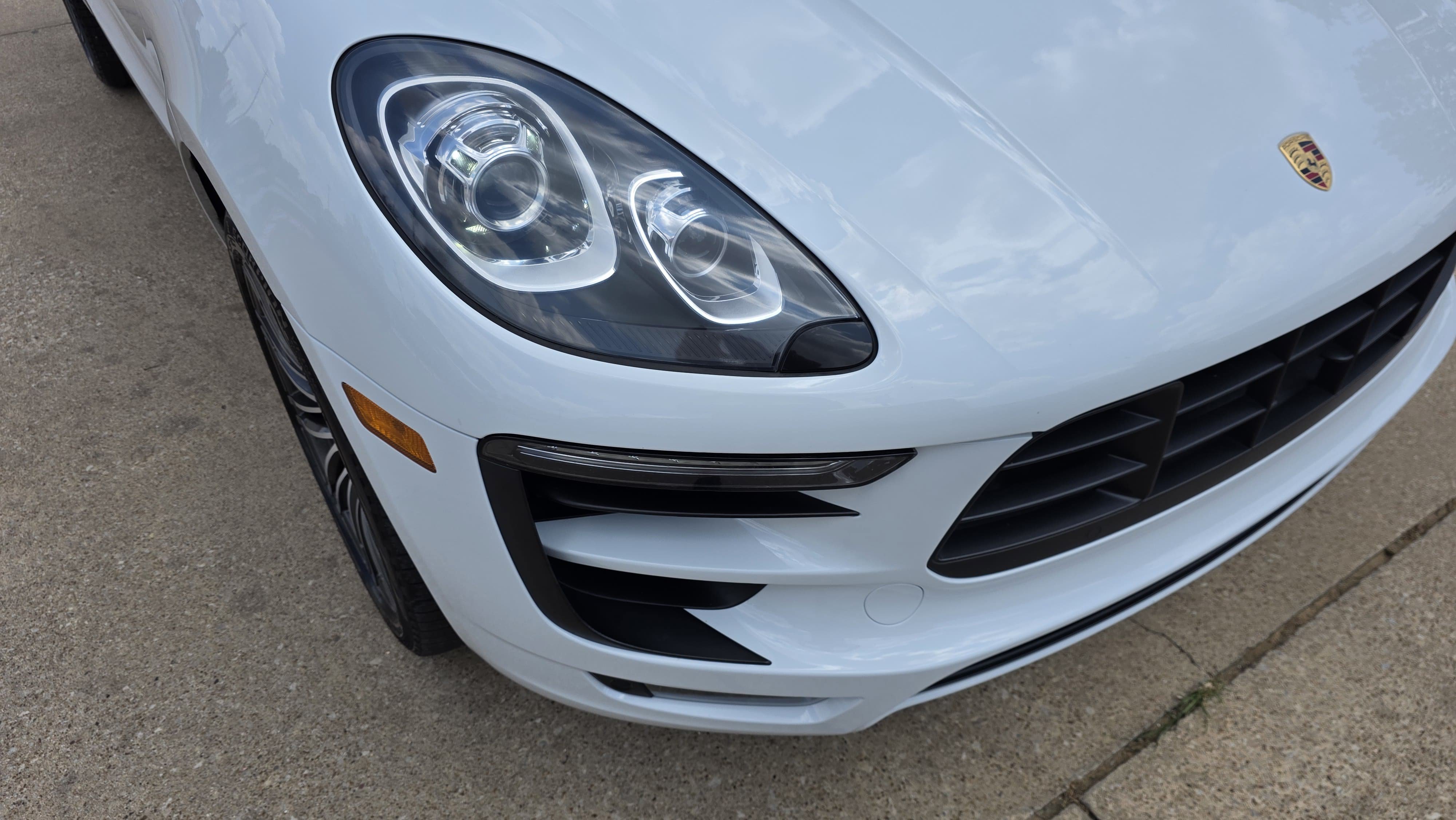 Used 2018 Porsche Macan Turbo AWD/4WD image 24