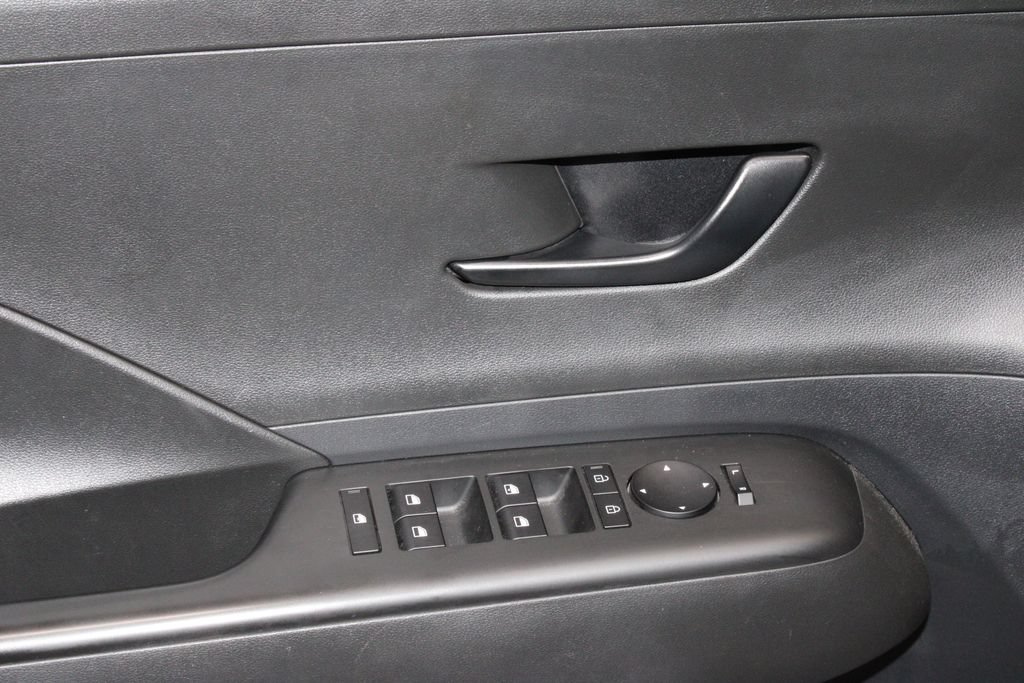 Used 2025 Hyundai Kona SEL FWD image 22