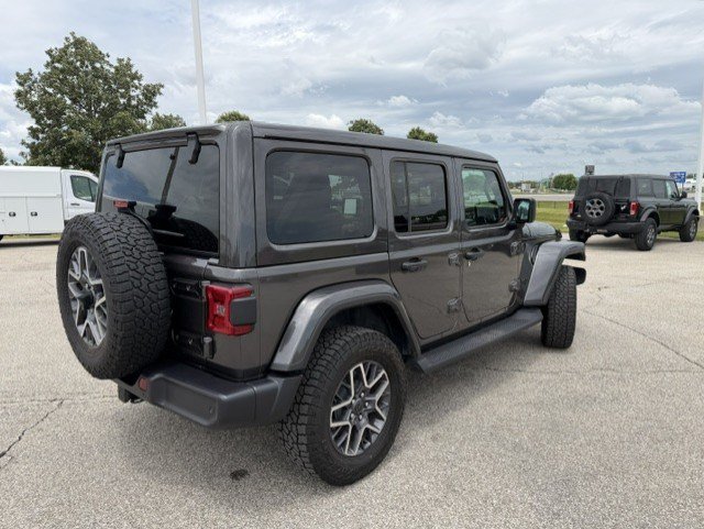 Used 2026 Jeep Wrangler Unlimited Sahara AWD/4WD image 9