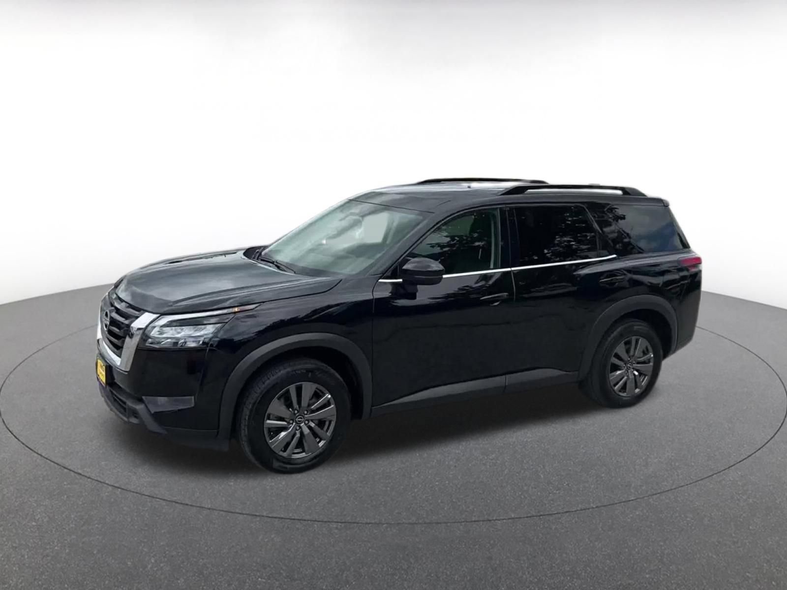Used 2025 Nissan Pathfinder SV FWD image 8