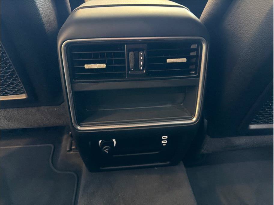Used 2020 Porsche Cayenne AWD/4WD image 24