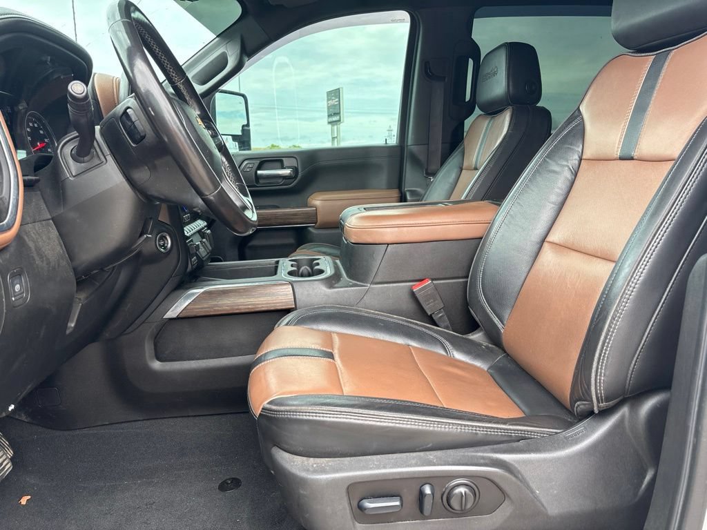 Used 2022 Chevrolet Silverado 3500 High Country w/ Technology Package AWD/4WD image 7