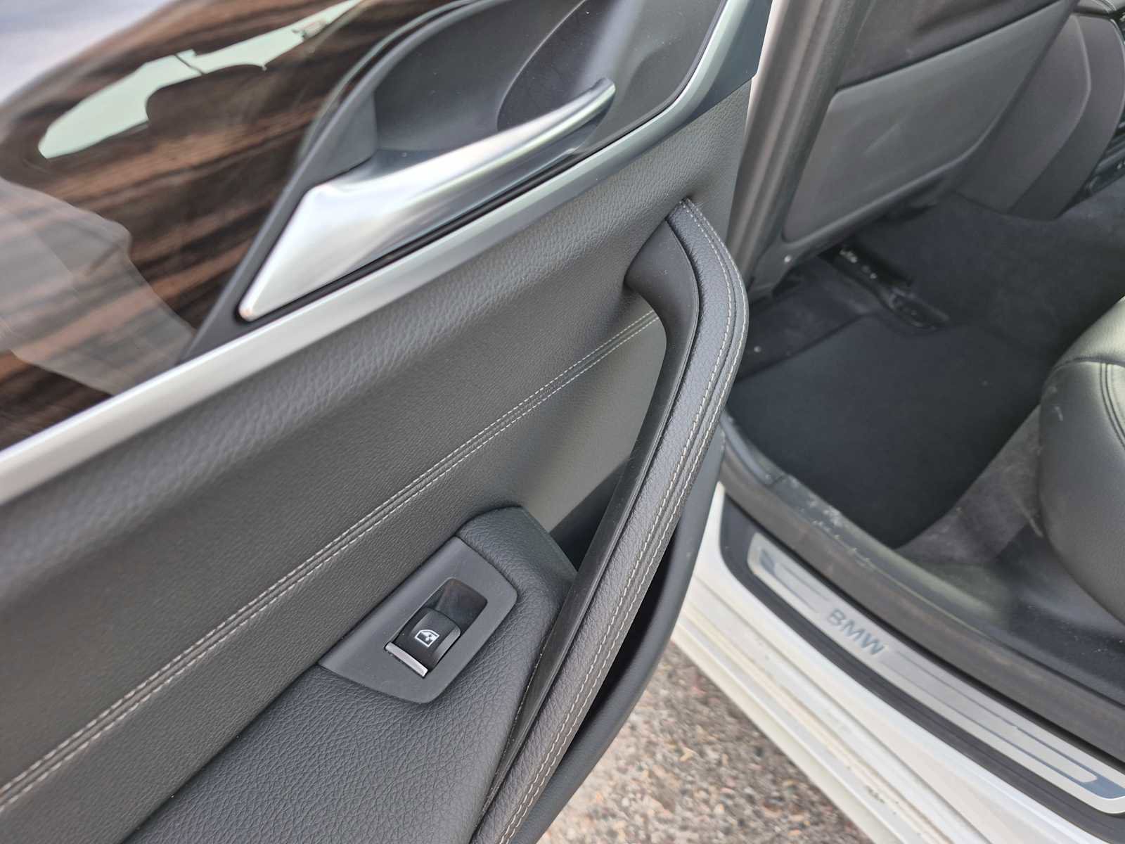 Used 2020 BMW 530i xDrive w/ Convenience Package image 32