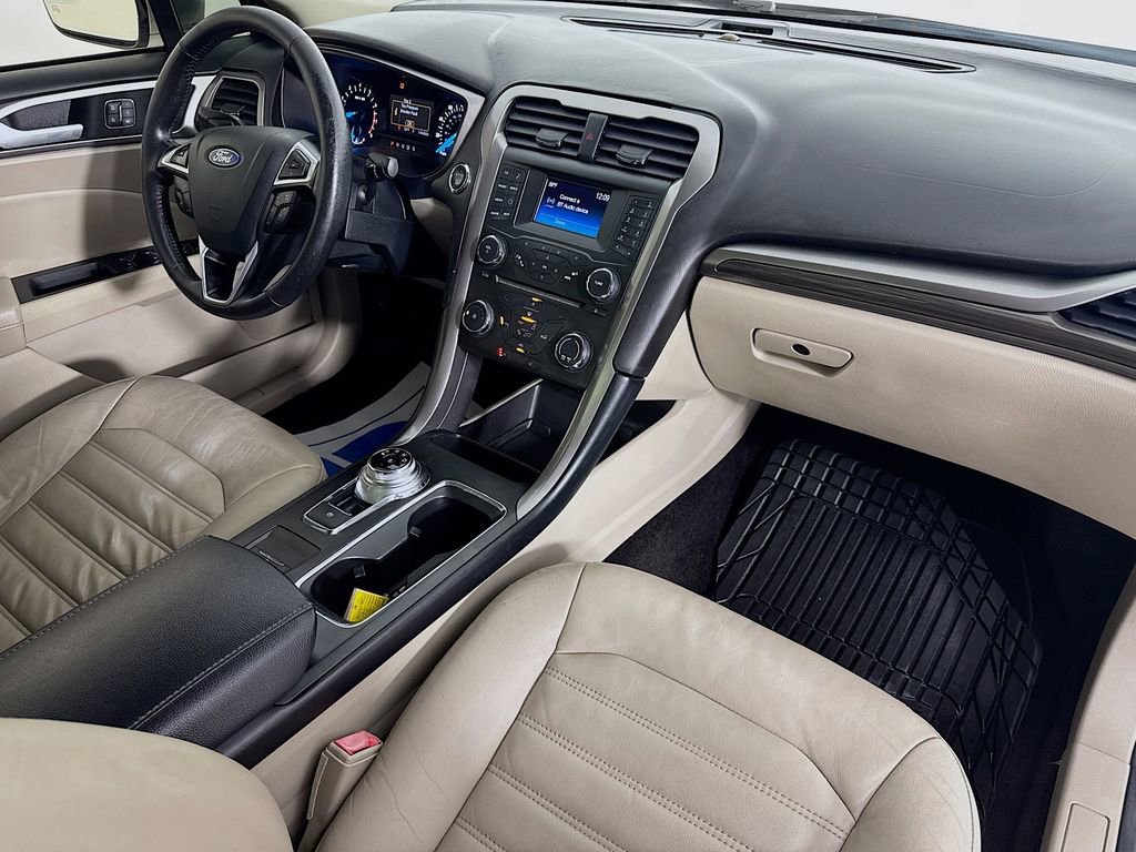 Used 2017 Ford Fusion SE FWD image 34