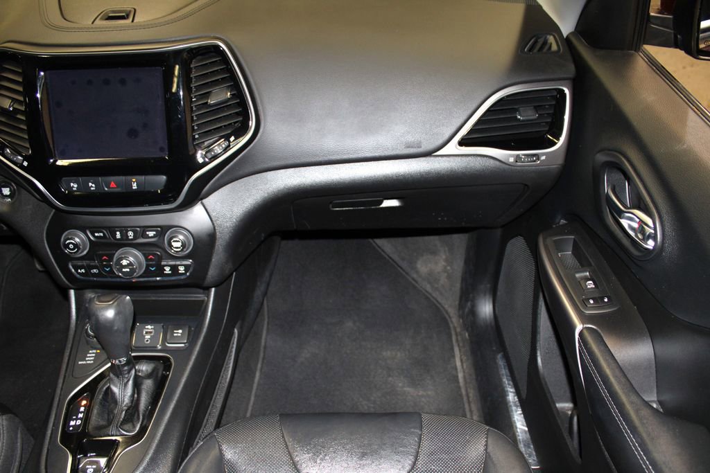 Used 2020 Jeep Cherokee Limited w/ Technology Group image 32