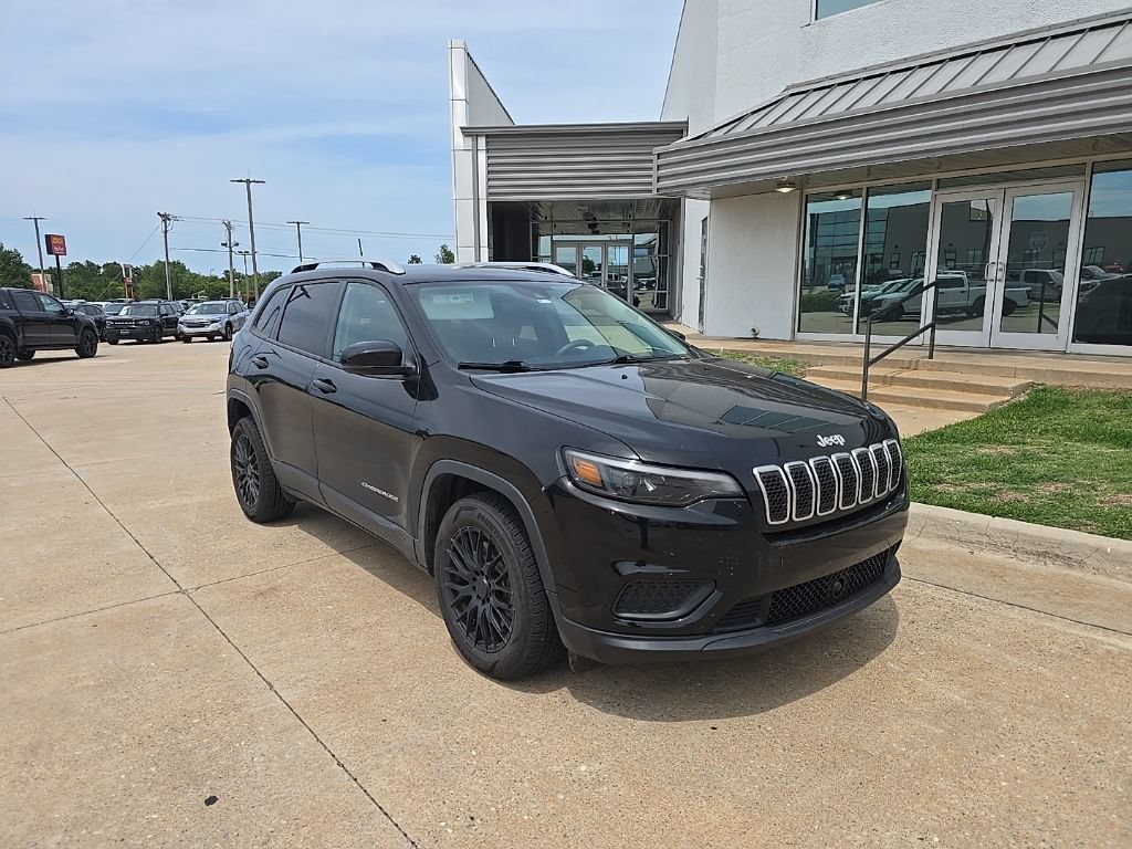 Used 2021 Jeep Cherokee Latitude FWD image 1