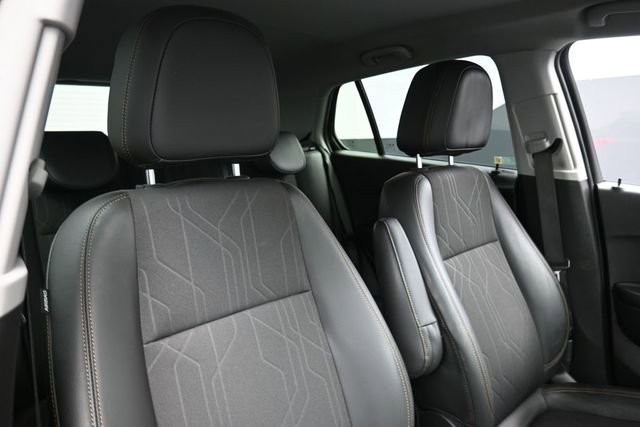 Used 2022 Chevrolet Trax LT w/ LT Convenience Package AWD/4WD image 21