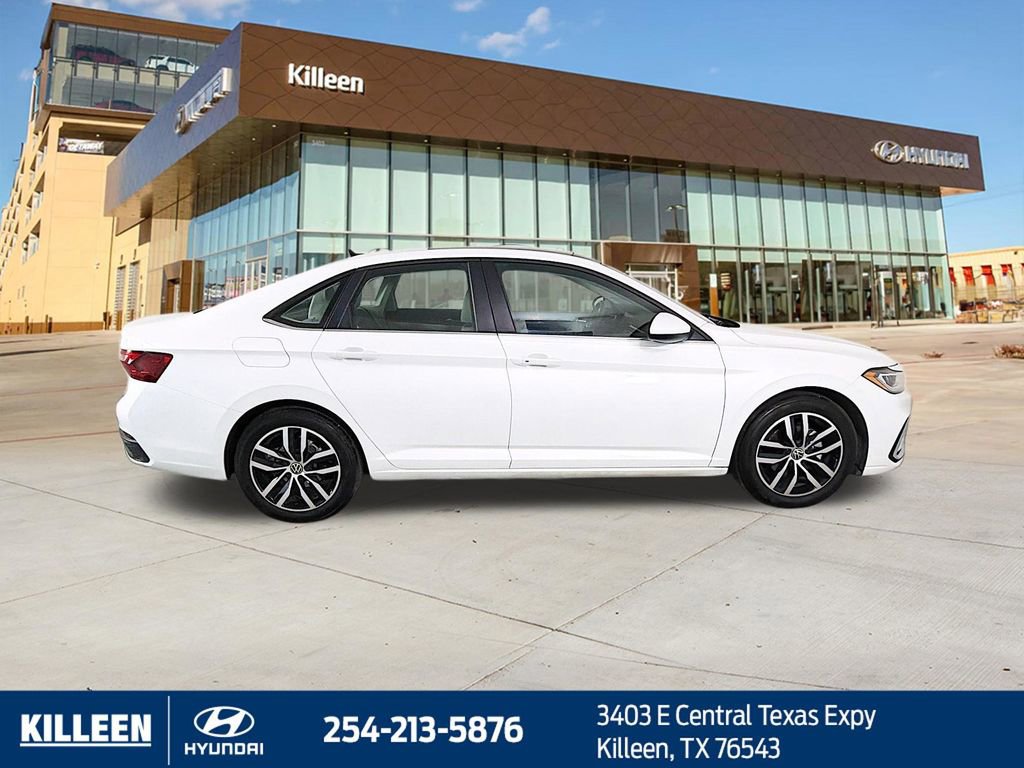 Used 2025 Volkswagen Jetta SE image 8