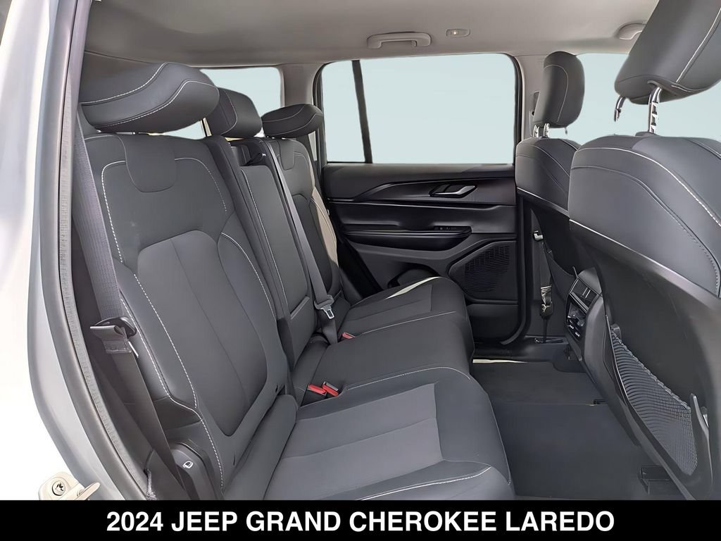 Used 2024 Jeep Grand Cherokee Laredo AWD/4WD image 25