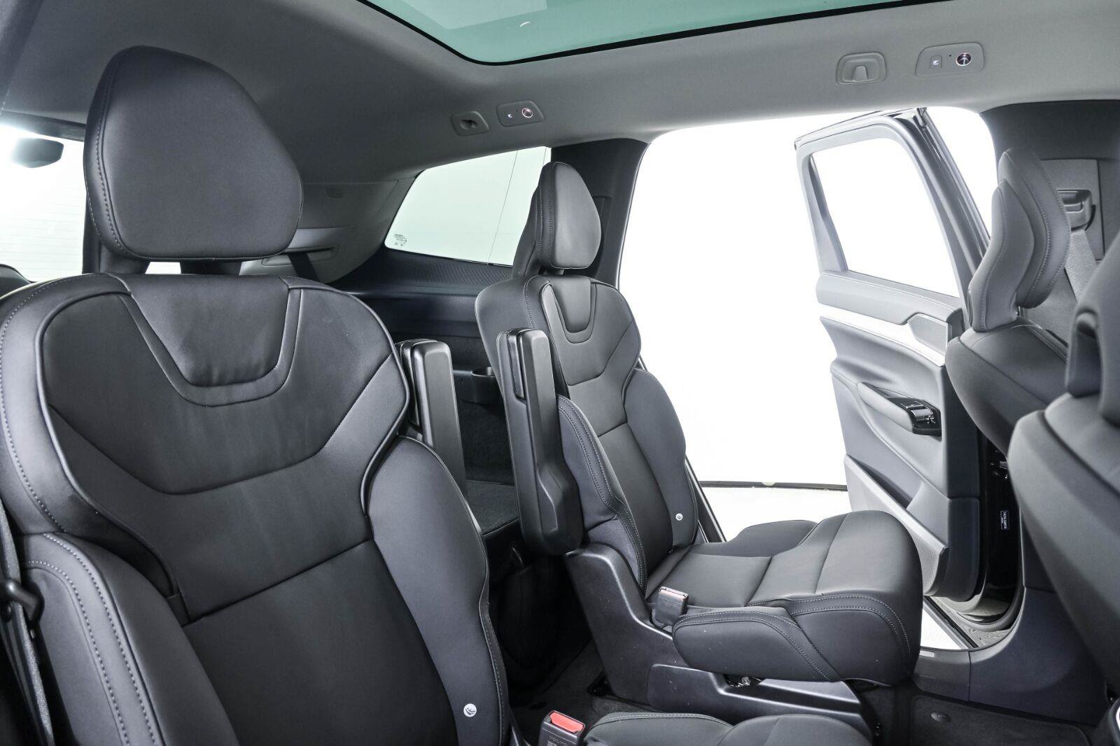 Used 2025 Volvo EX90 Ultra AWD/4WD image 21