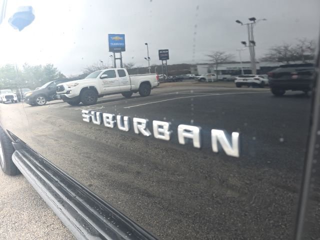 Used 2019 Chevrolet Suburban LT image 9