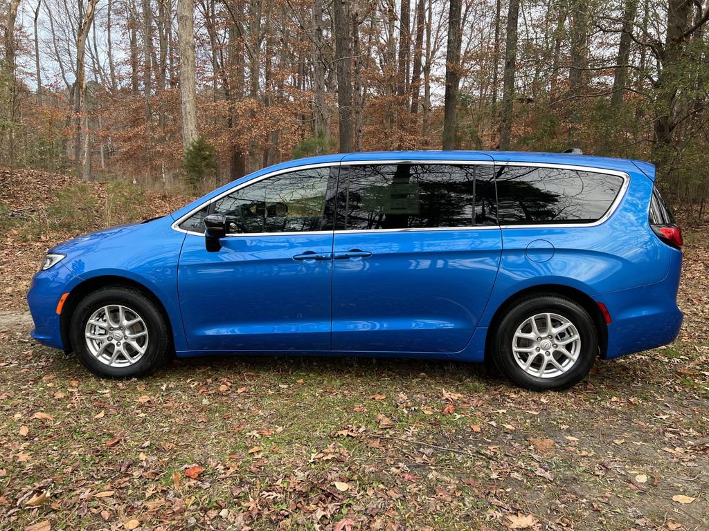 New 2026 Chrysler Pacifica Select image 6
