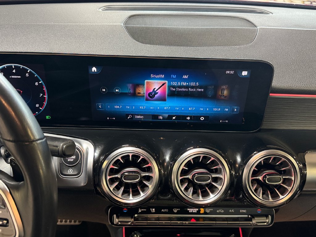 Used 2023 Mercedes-Benz GLB 250 4MATIC image 17