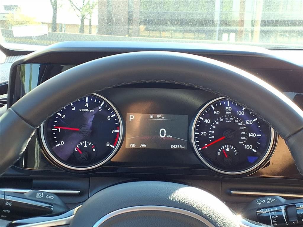 Used 2024 Kia Carnival EX image 14