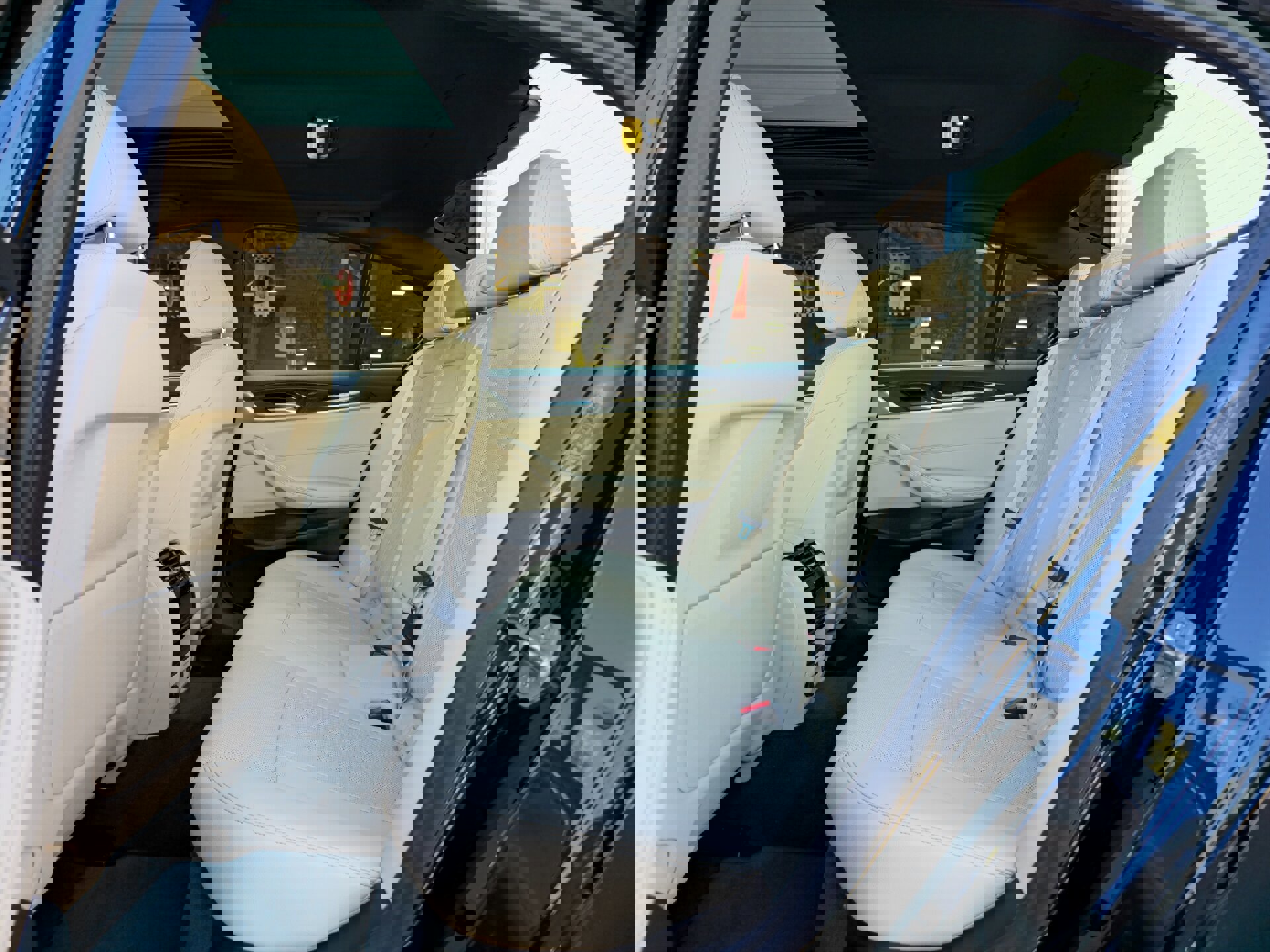 Used 2021 BMW 530e w/ Parking Assistance Package image 30