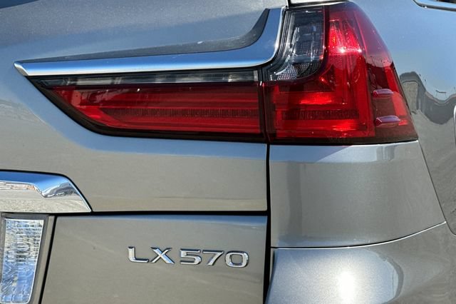 Used 2016 Lexus LX 570 4WD w/ Luxury Package image 37