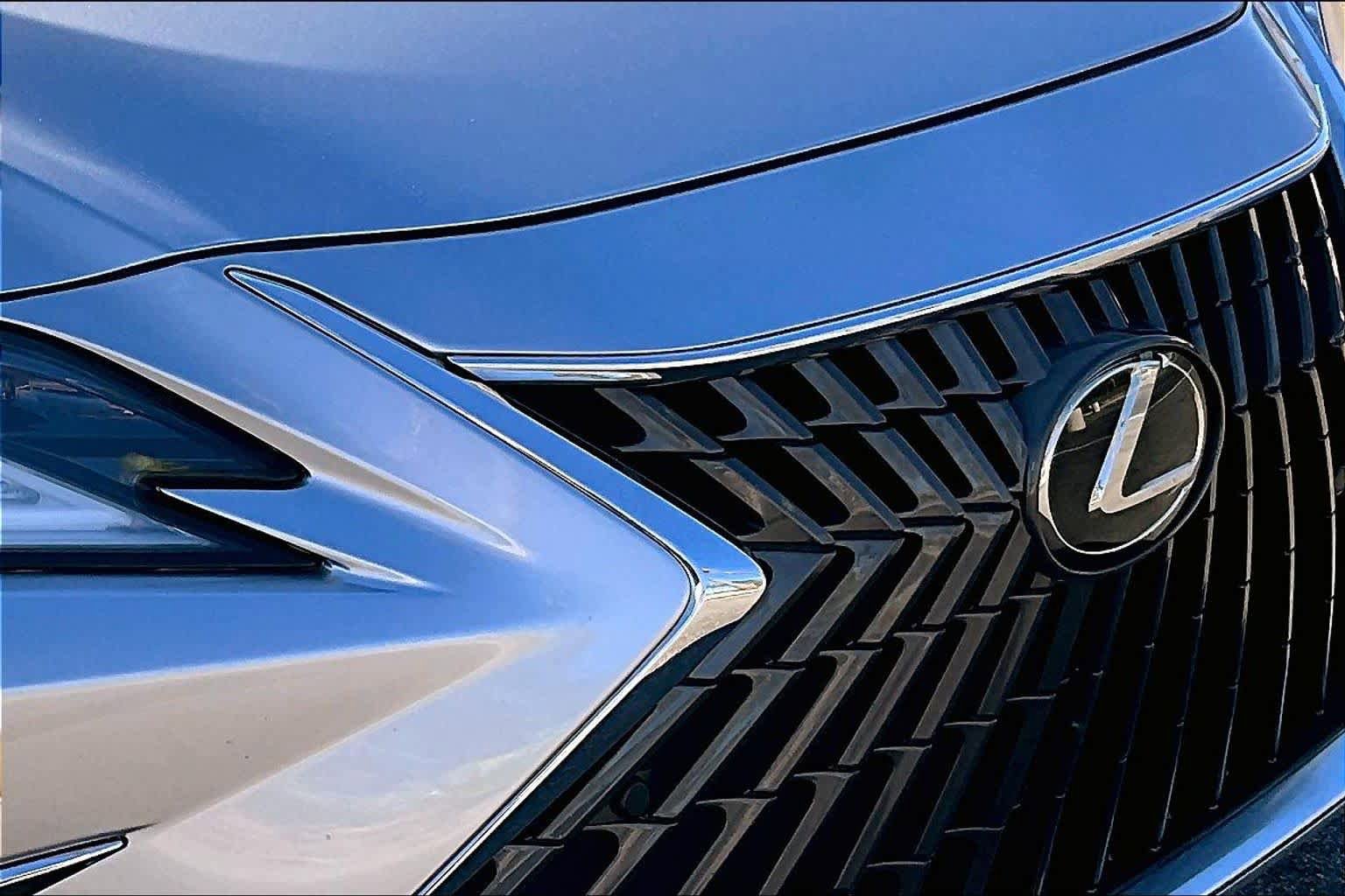 Certified 2023 Lexus ES 250 w/ Premium Package AWD/4WD image 28