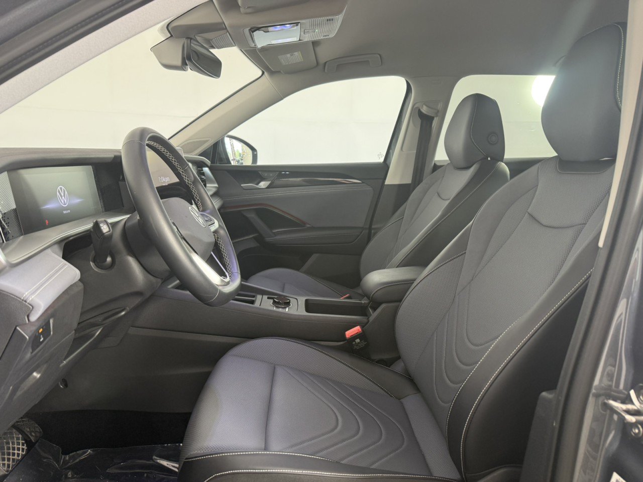 Used 2026 Volkswagen Tiguan SE FWD image 14