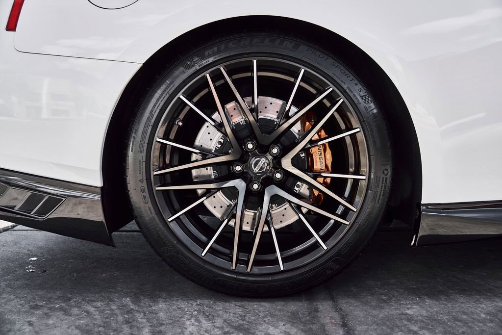 Used 2021 Nissan GT-R Premium image 27