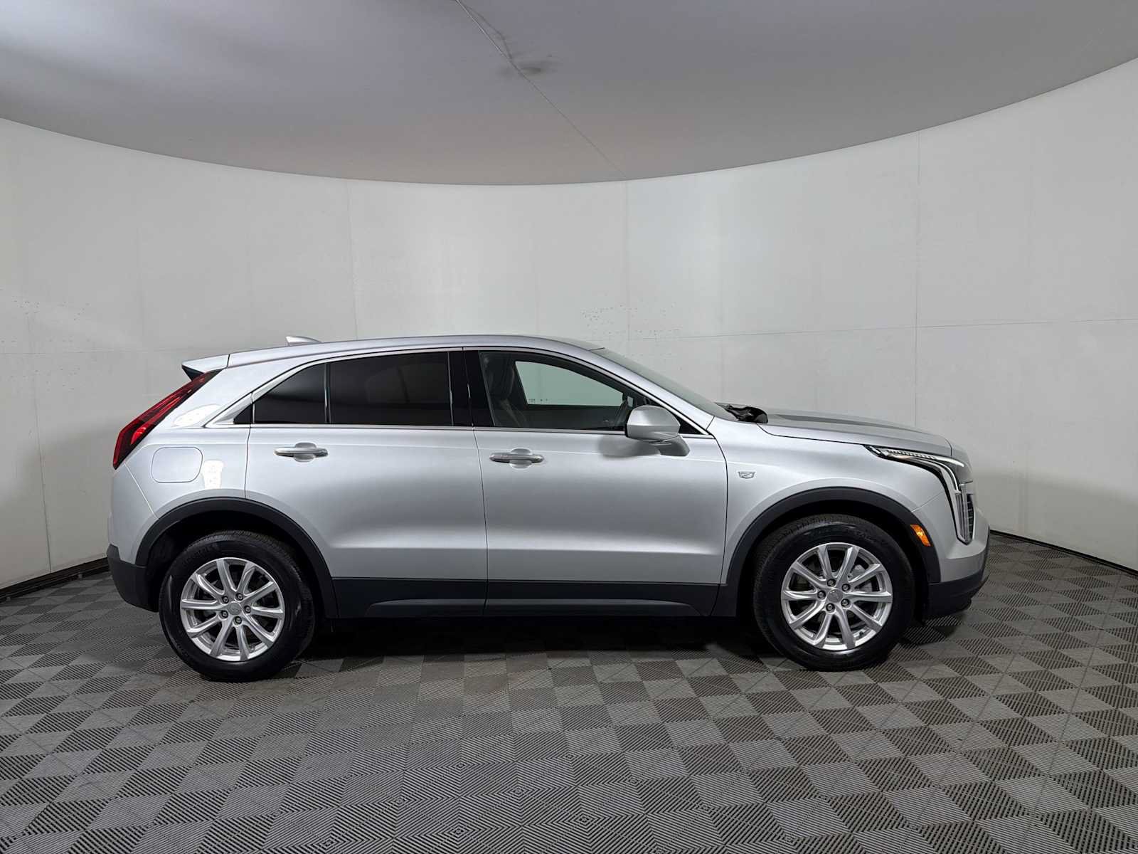 Used 2022 Cadillac XT4 Luxury w/ Cold Weather Package AWD/4WD image 7