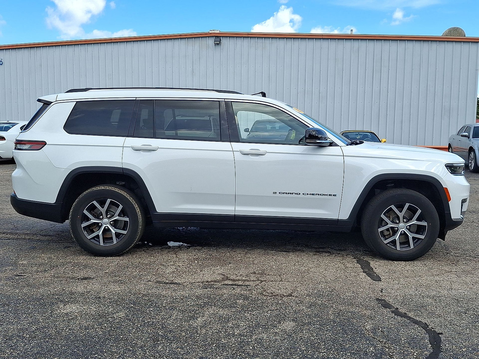Used 2023 Jeep Grand Cherokee L Limited AWD/4WD image 26