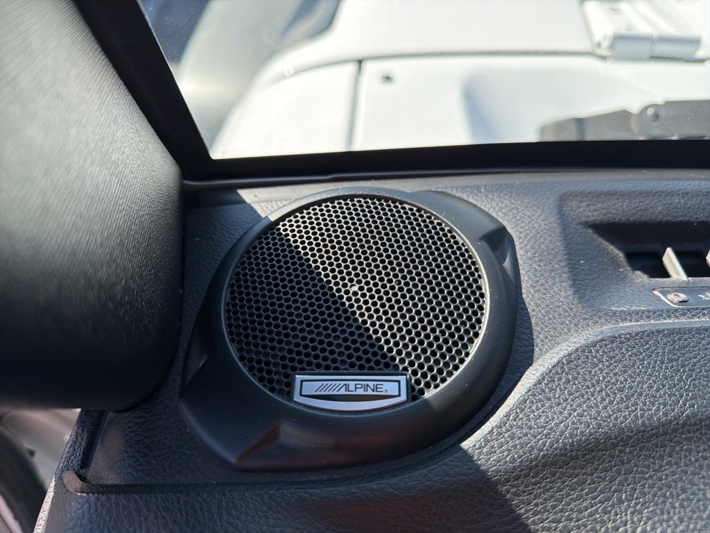 Used 2015 Jeep Wrangler Unlimited Rubicon w/ Connectivity Group image 34