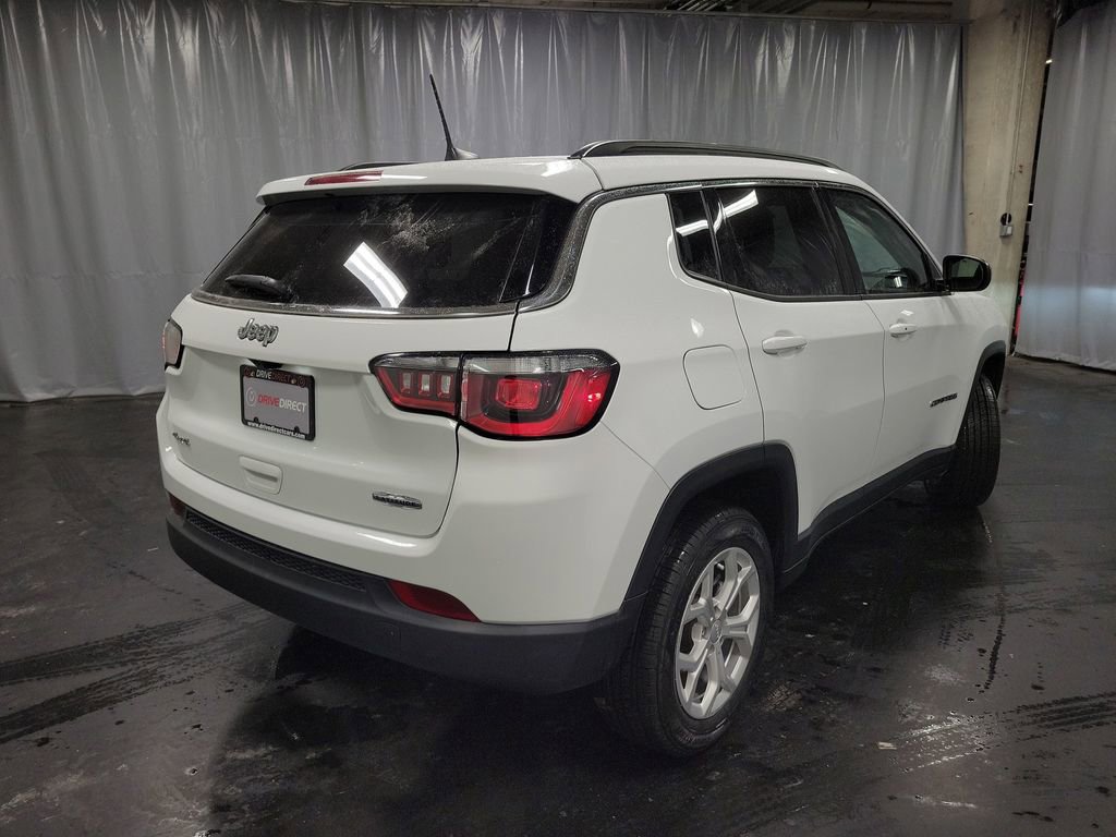 Used 2024 Jeep Compass Latitude image 8