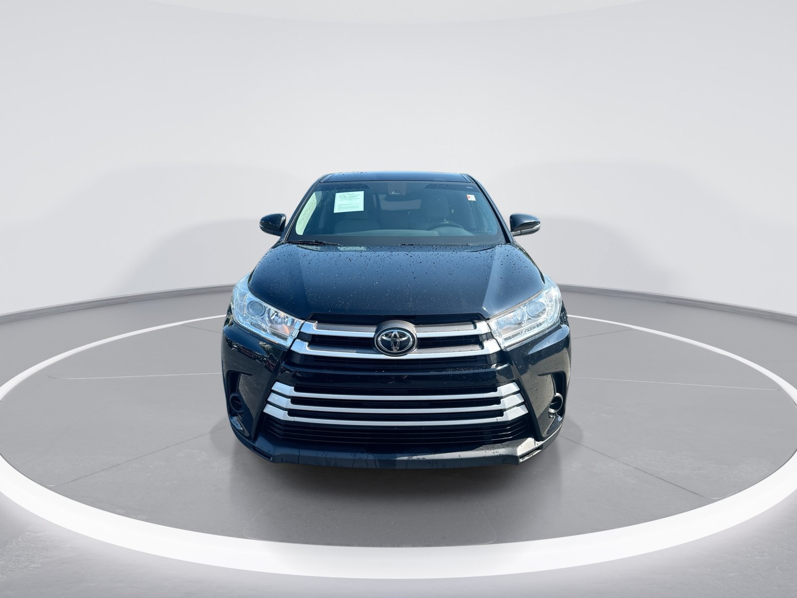 Used 2019 Toyota Highlander LE FWD image 3
