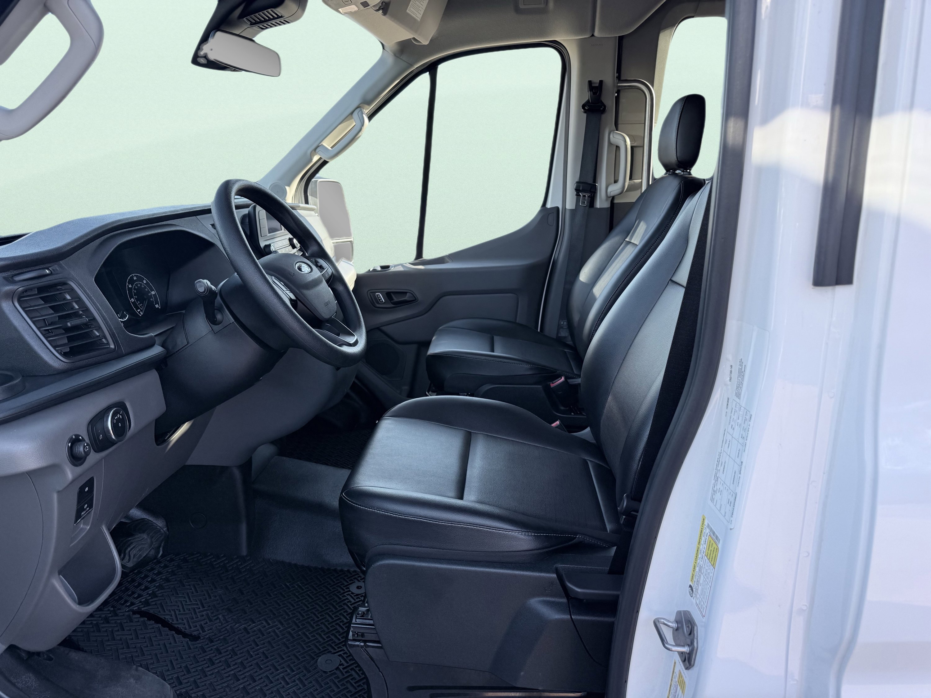 Used 2023 Ford Transit 350 XL image 31