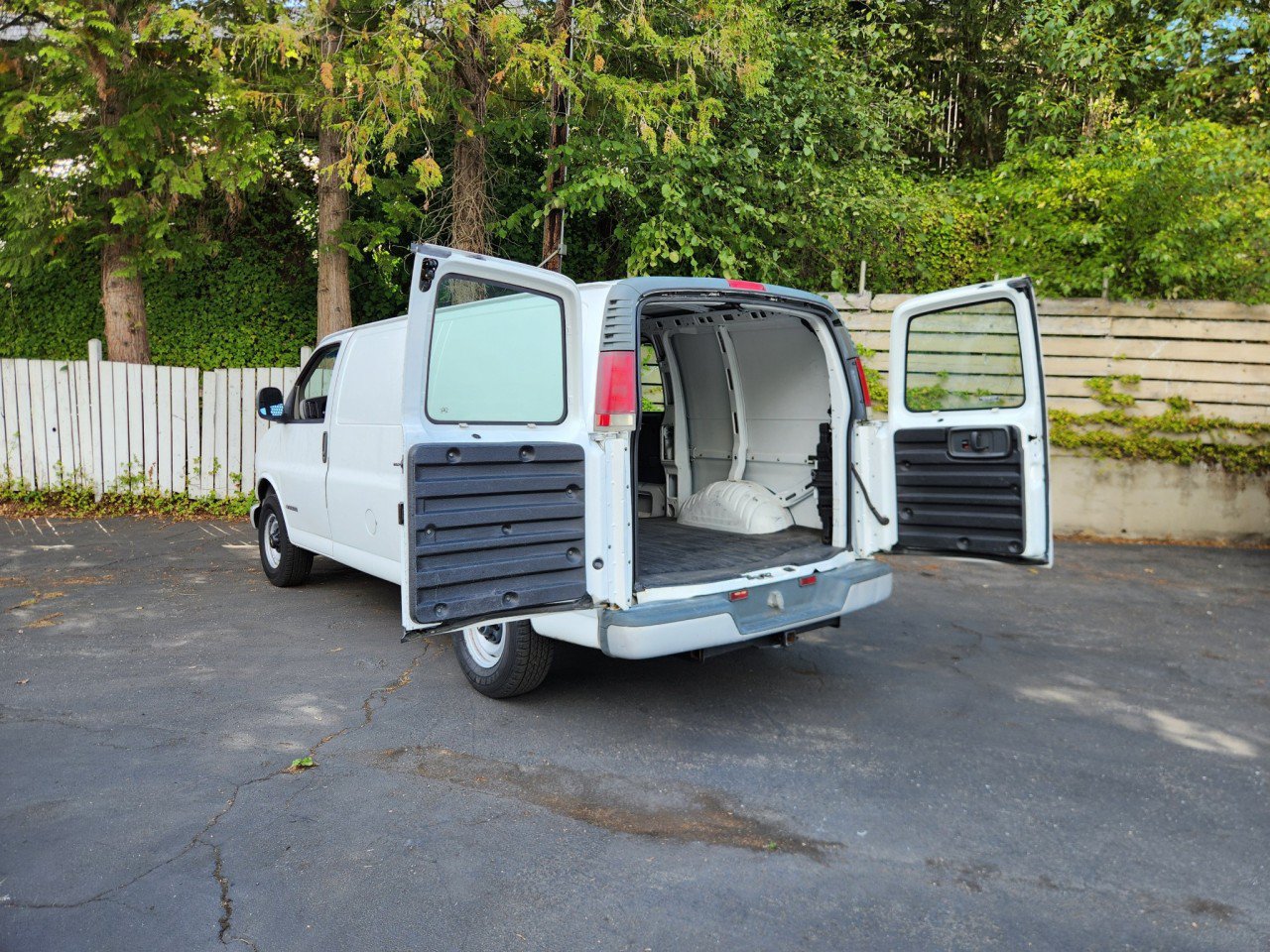 Used 2001 Chevrolet Express 3500 RWD image 14
