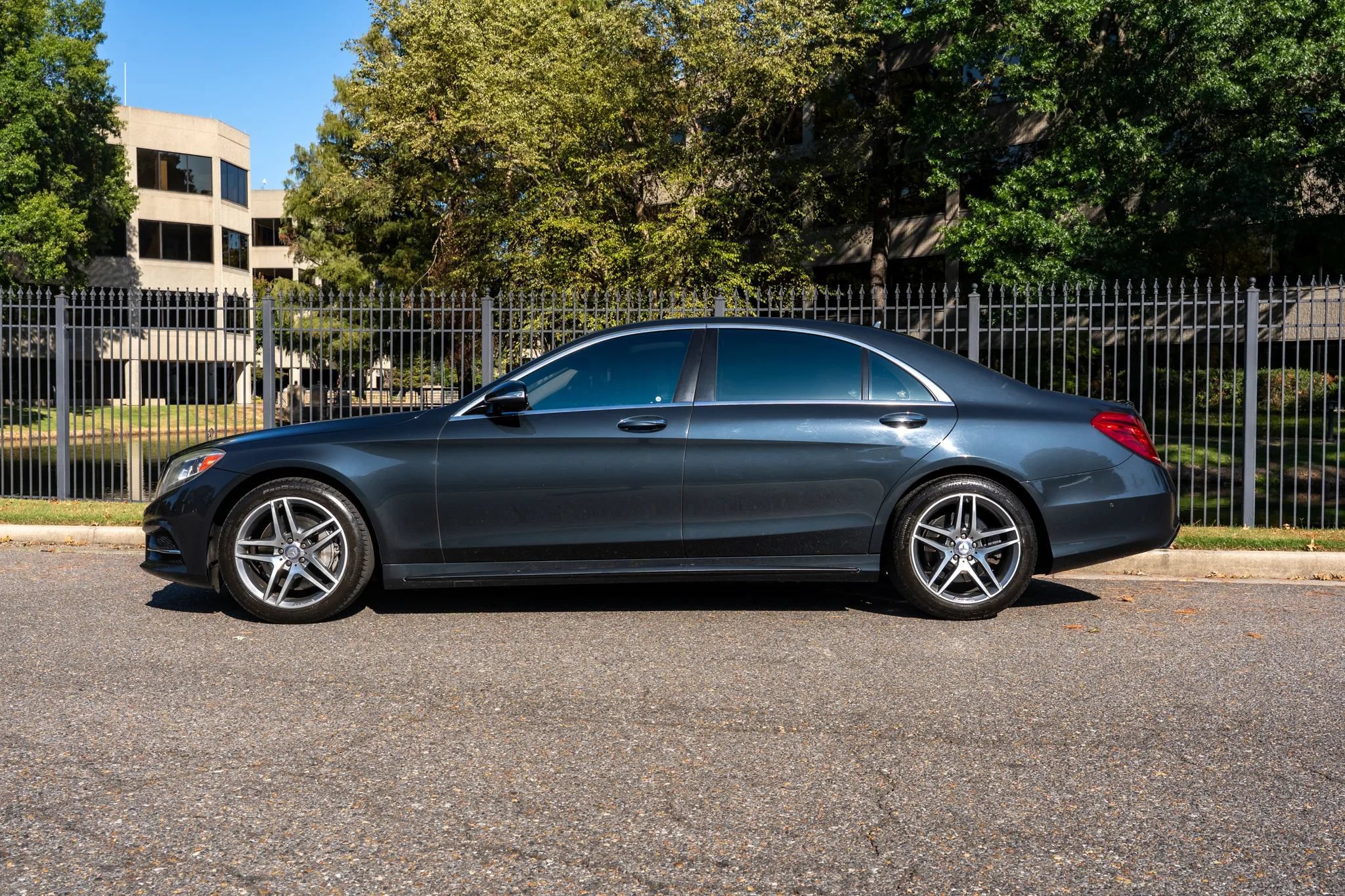 Used 2015 Mercedes-Benz S 550 4MATIC Sedan image 9