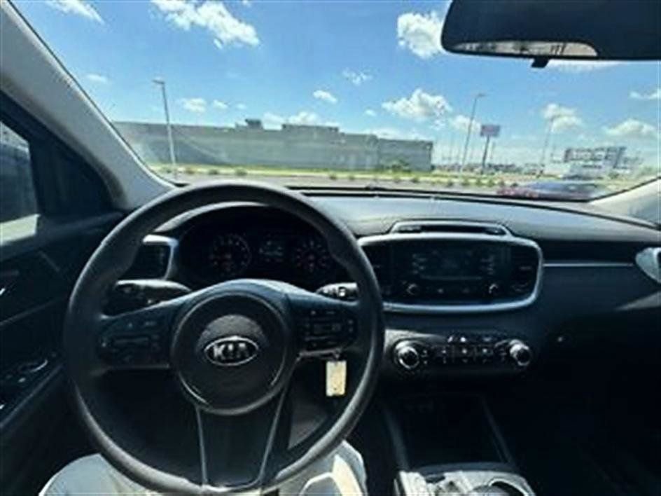 Used 2017 Kia Sorento FWD image 8