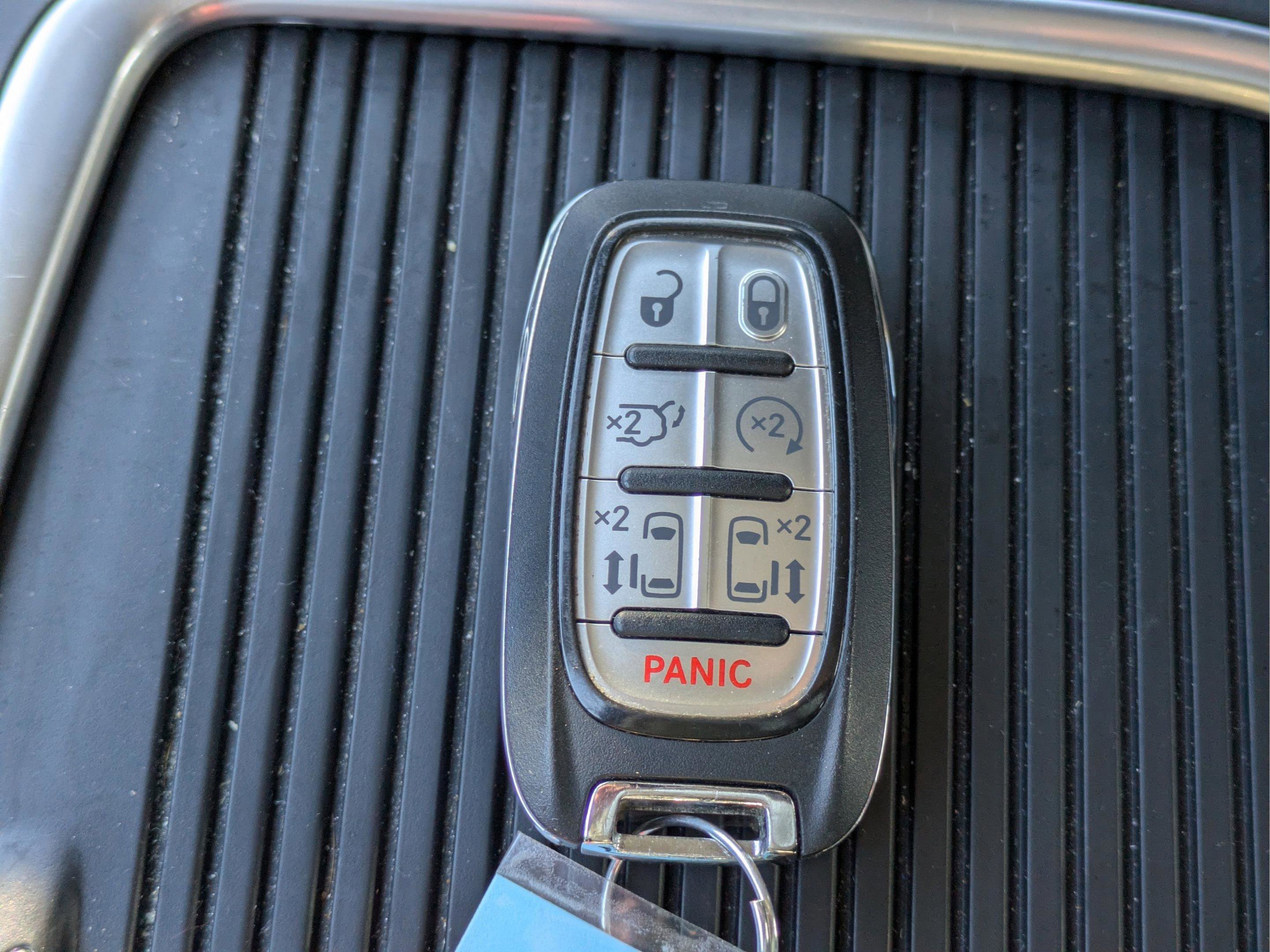 Used 2024 Chrysler Pacifica Touring-L FWD image 12