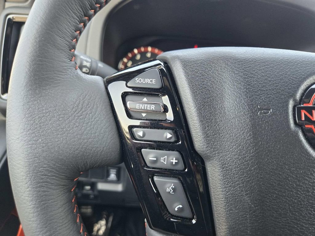 Used 2025 Nissan Frontier PRO-4X w/ Pro Convenience Package AWD/4WD image 22