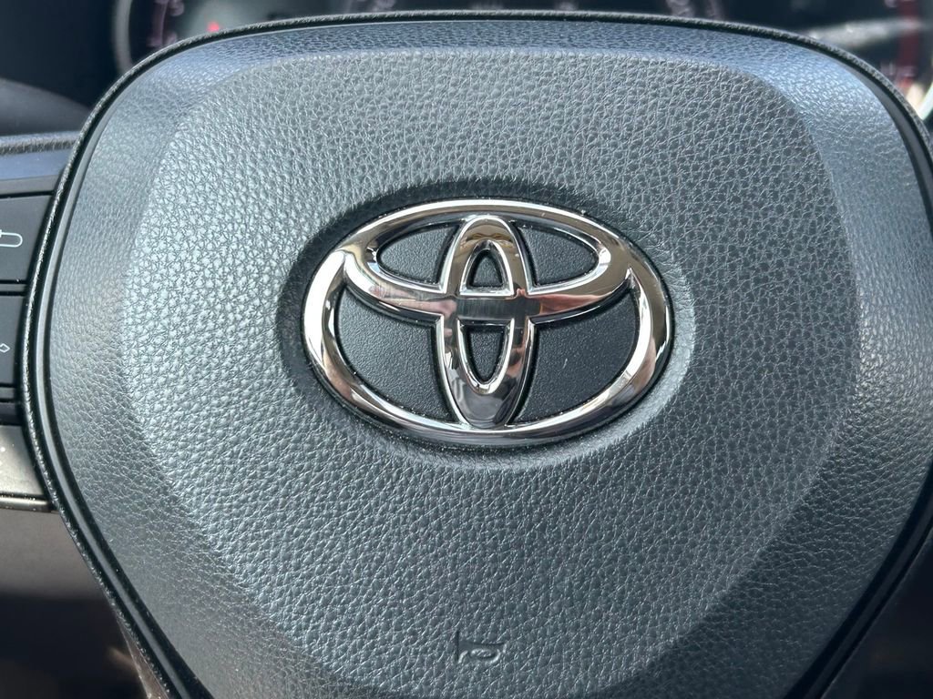 Certified 2025 Toyota RAV4 XLE FWD image 34