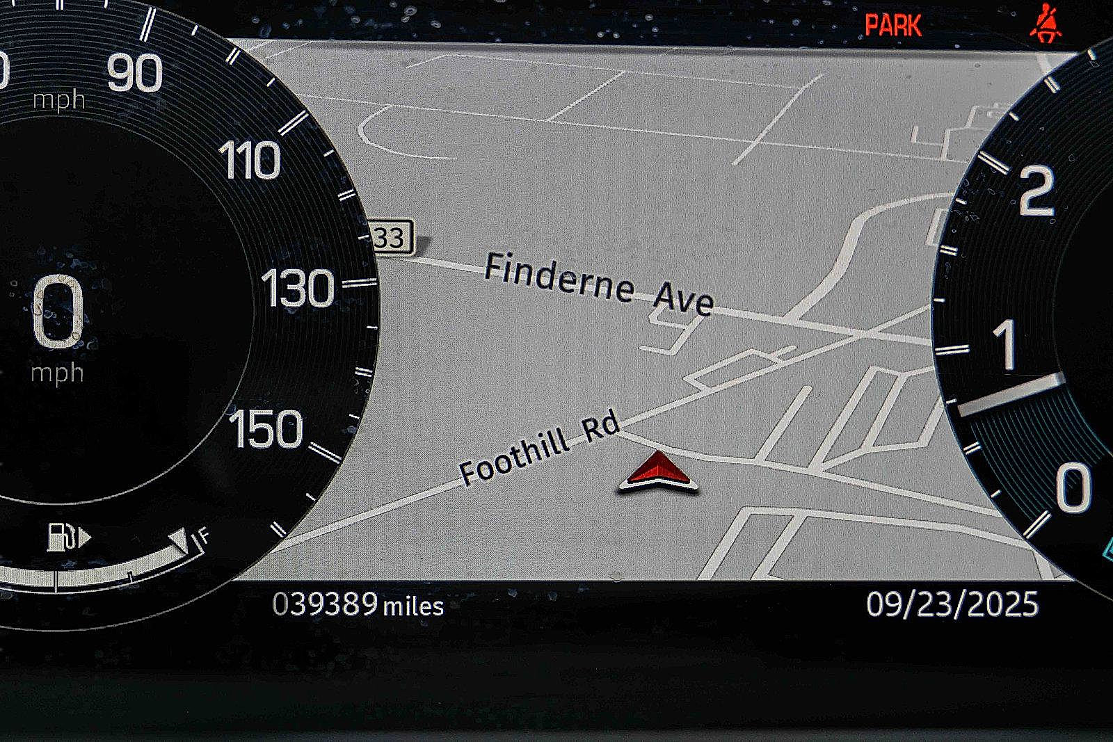 Used 2024 Land Rover Discovery S image 11